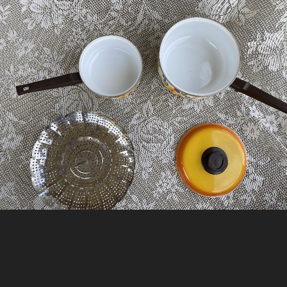 Mid Century Modern JMP Sweet Flower 1960’s Enamel Cookware Set of 2 - Picture 9 of 9